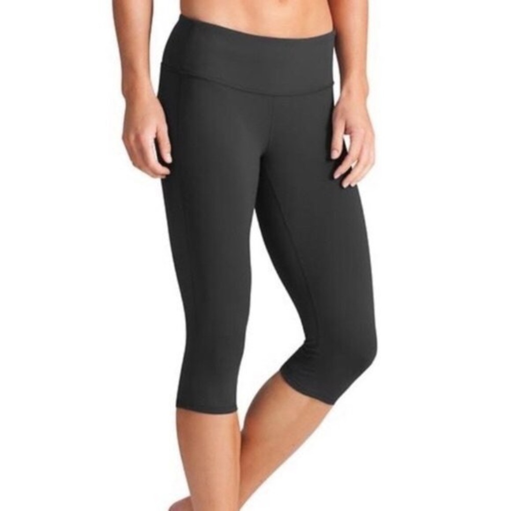 Athleta Chaturanga Capri Leggings Black